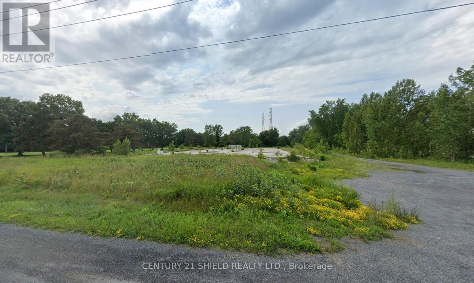 210 Saunders Dr, Cornwall, ON K6H 5R6