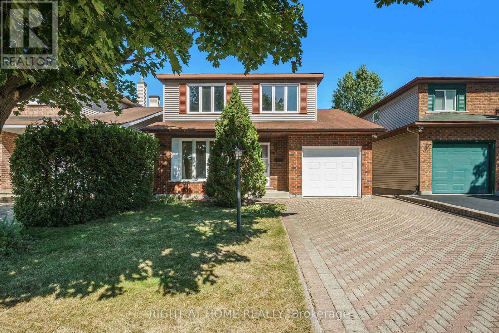 82 Nestow Dr, Ottawa, ON K2G 4L8