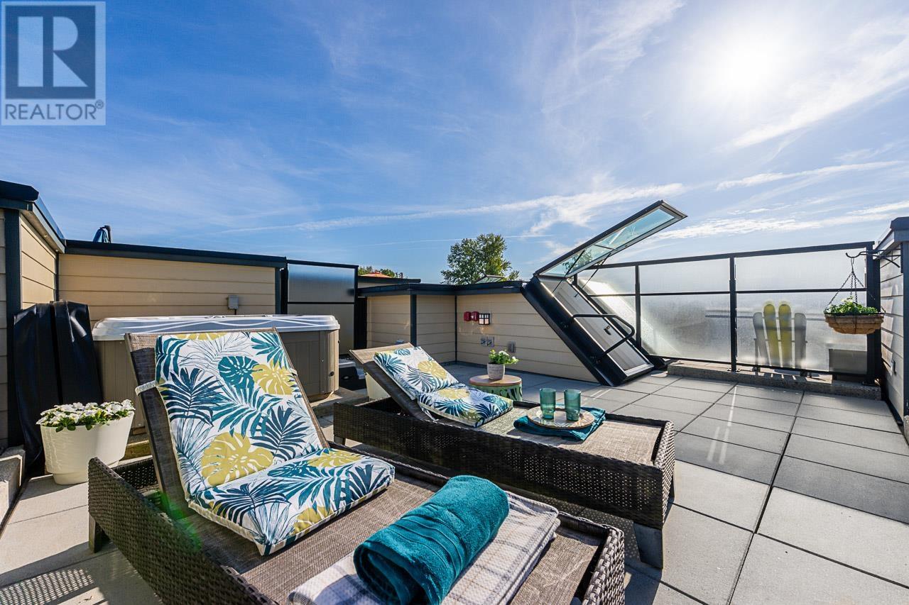 733 W 14th Street Unit 402, North Vancouver, BC V7M 0C6