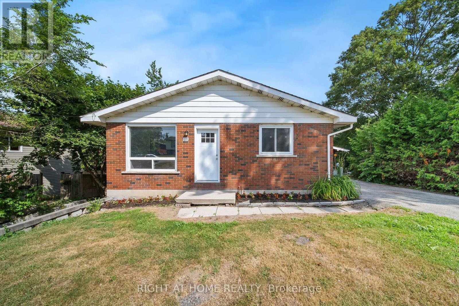 138 Simcoe St, Orillia, ON L3V 1G9
