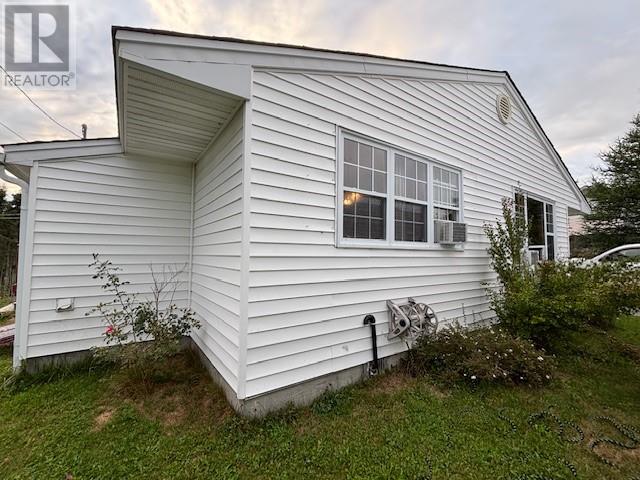 6 Seaview Cres E, New-Wes-Valley, NL A0G 1B0