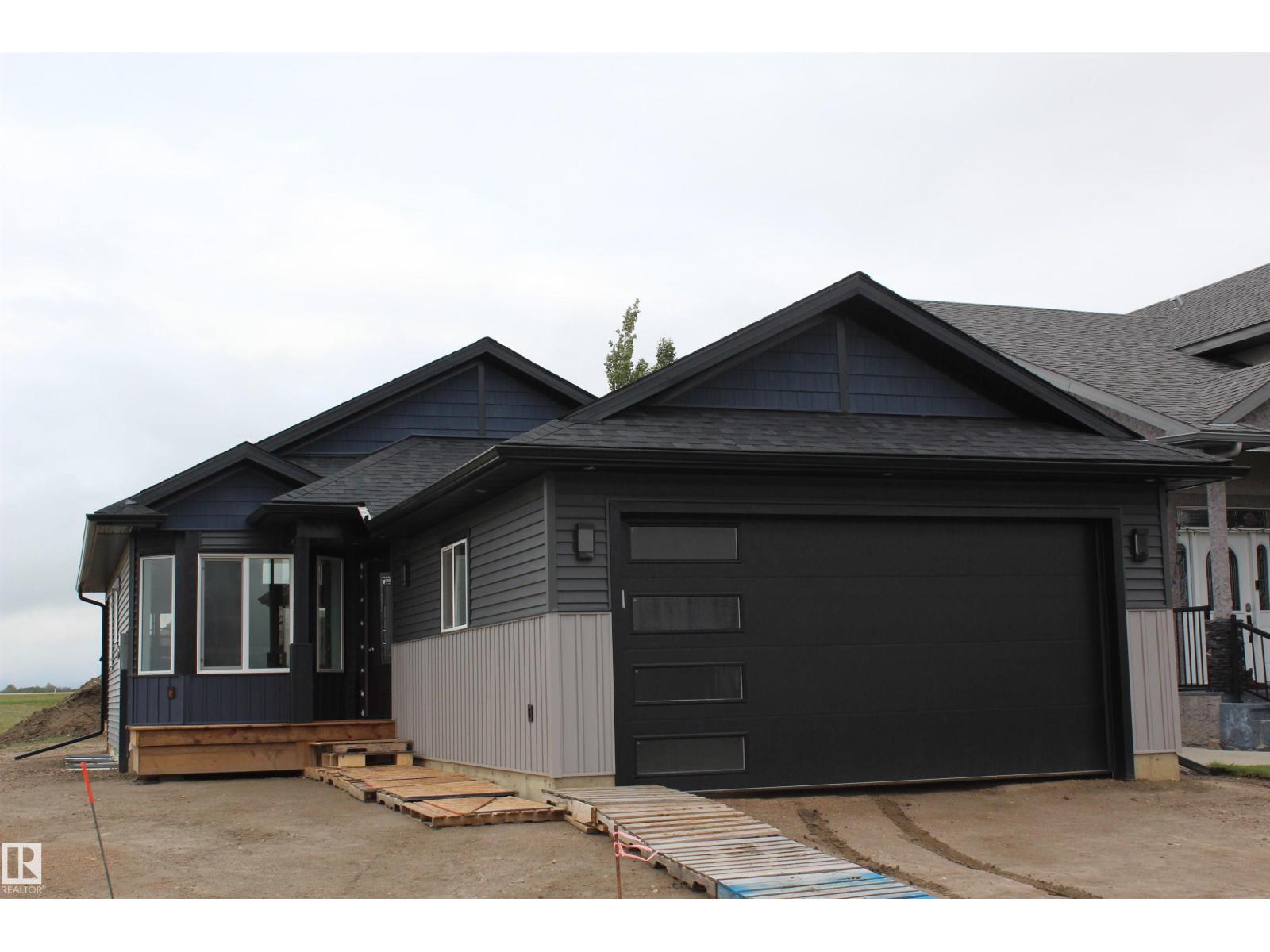 1 Whitetail Way, Mundare, AB T0B 3H0