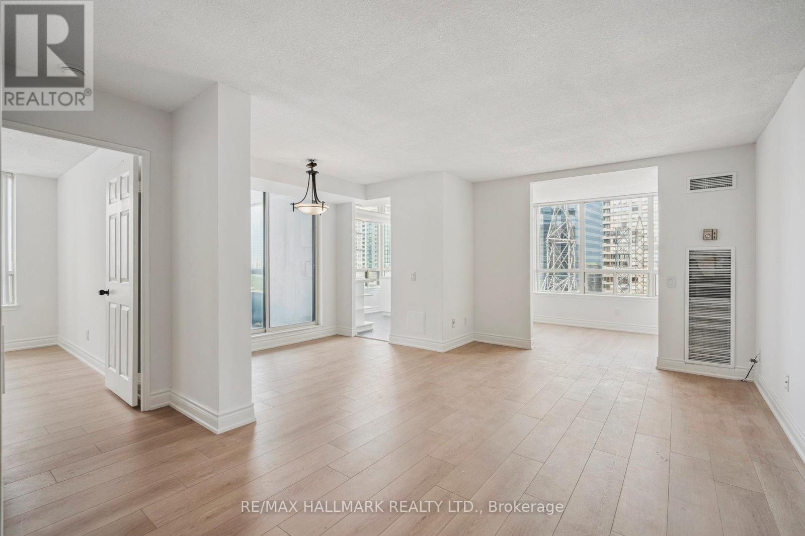 1214 7 Bishop Ave, Toronto, ON M2M 4J4