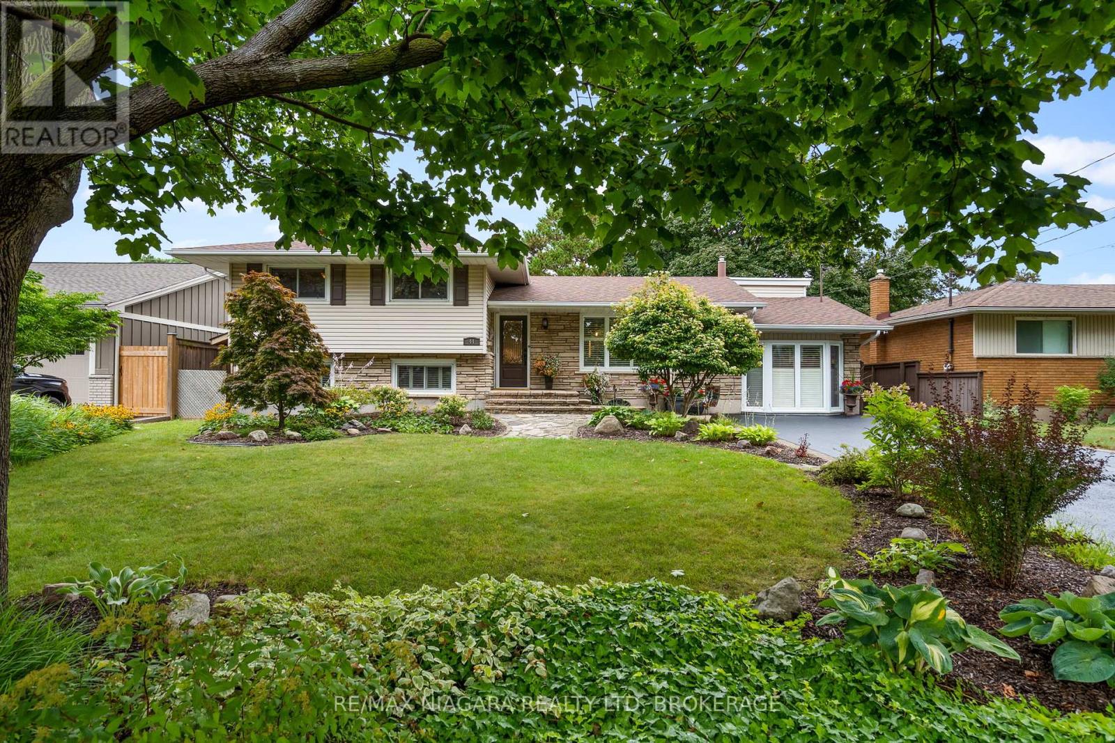 44 Lockview Cres, St. Catharines, ON L2M 2T3