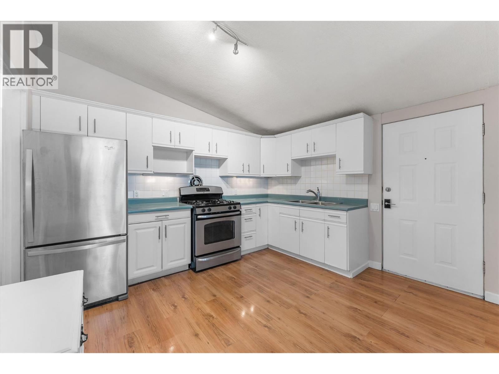 353 Boyce Crescent Unit 18, Kelowna, BC V1Y 5Z7