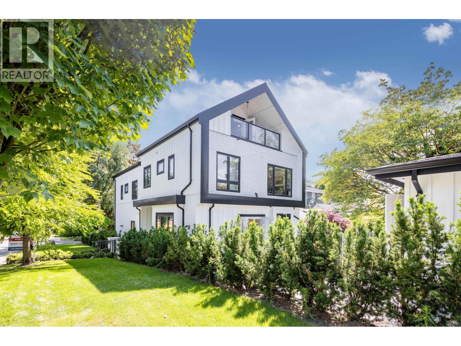 3075 Courtenay St, Vancouver, BC V6R 3X8