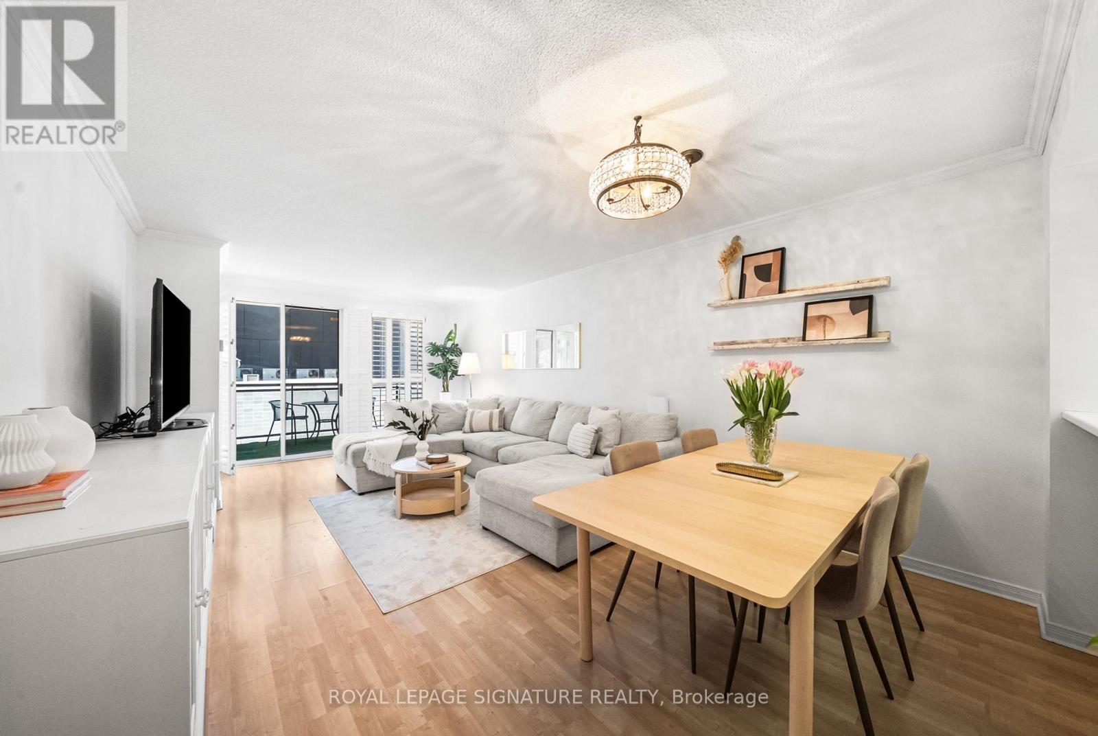 206 18 Hollywood Ave, Toronto, ON M2N 6P5