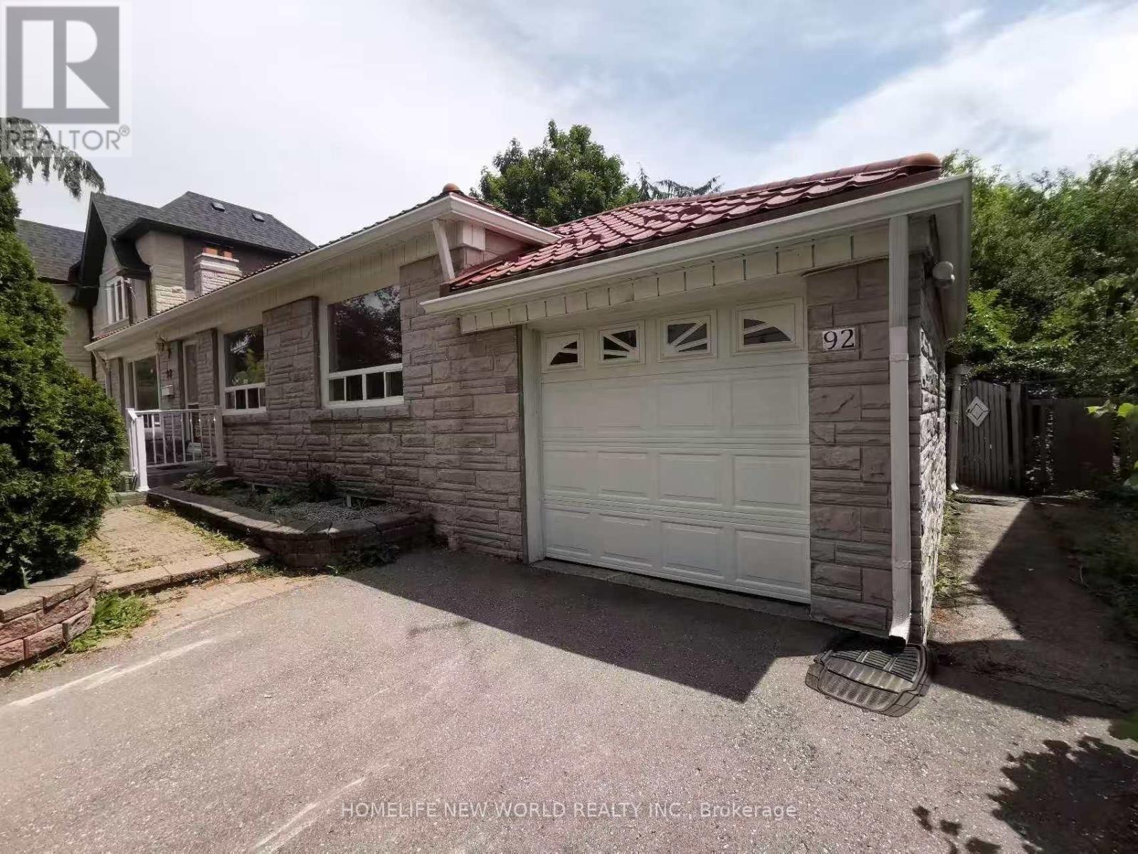 92 Earlton Rd, Toronto, ON M1T 2R6