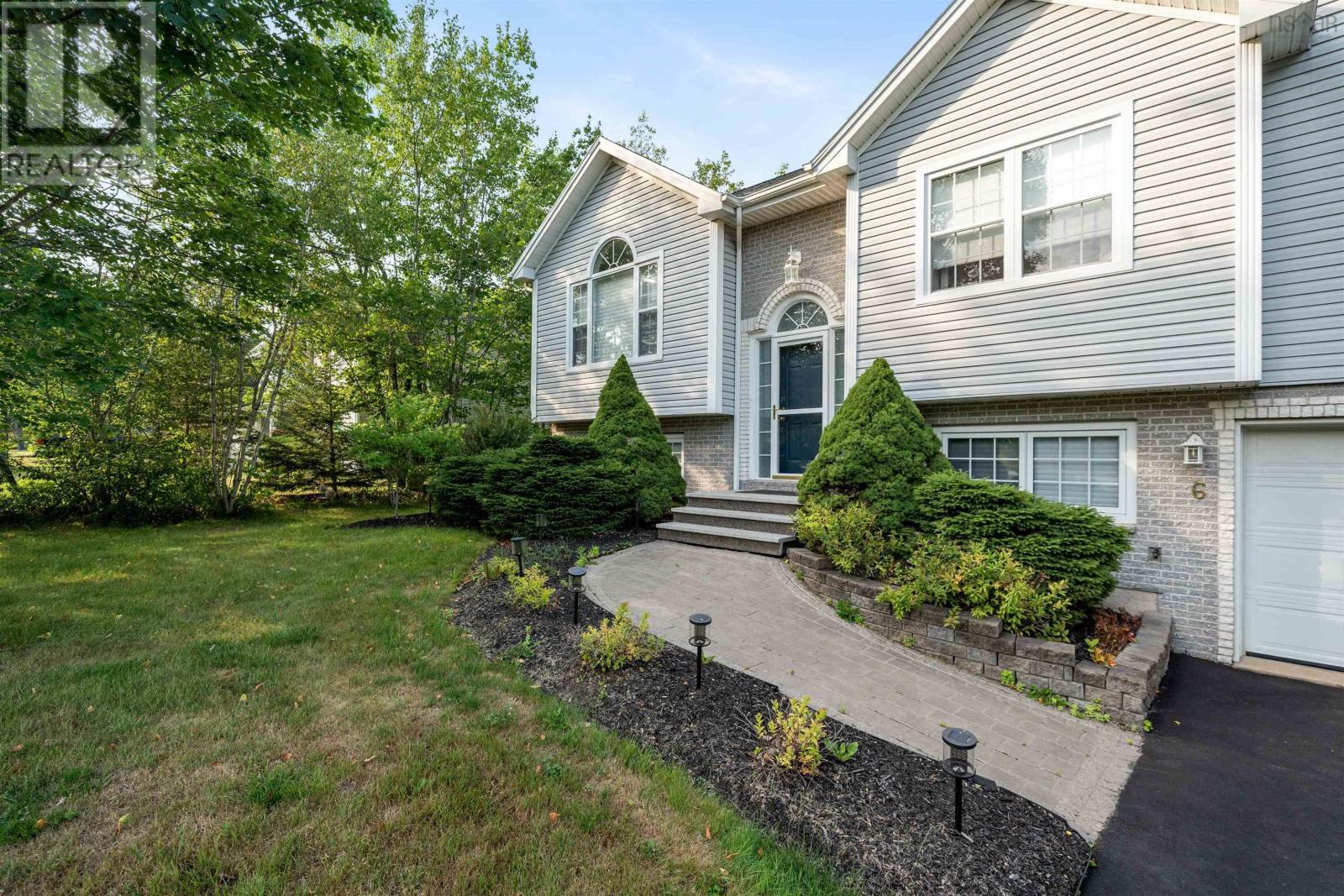 6 Codys Ln, Elmsdale, NS B2S 2A5