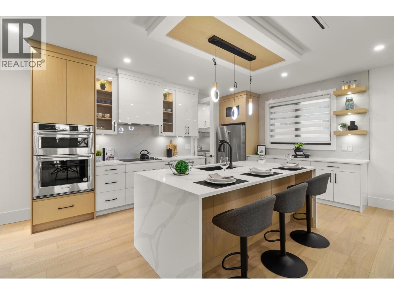 970 Laurel Ct, Coquitlam, BC V3C 5M1