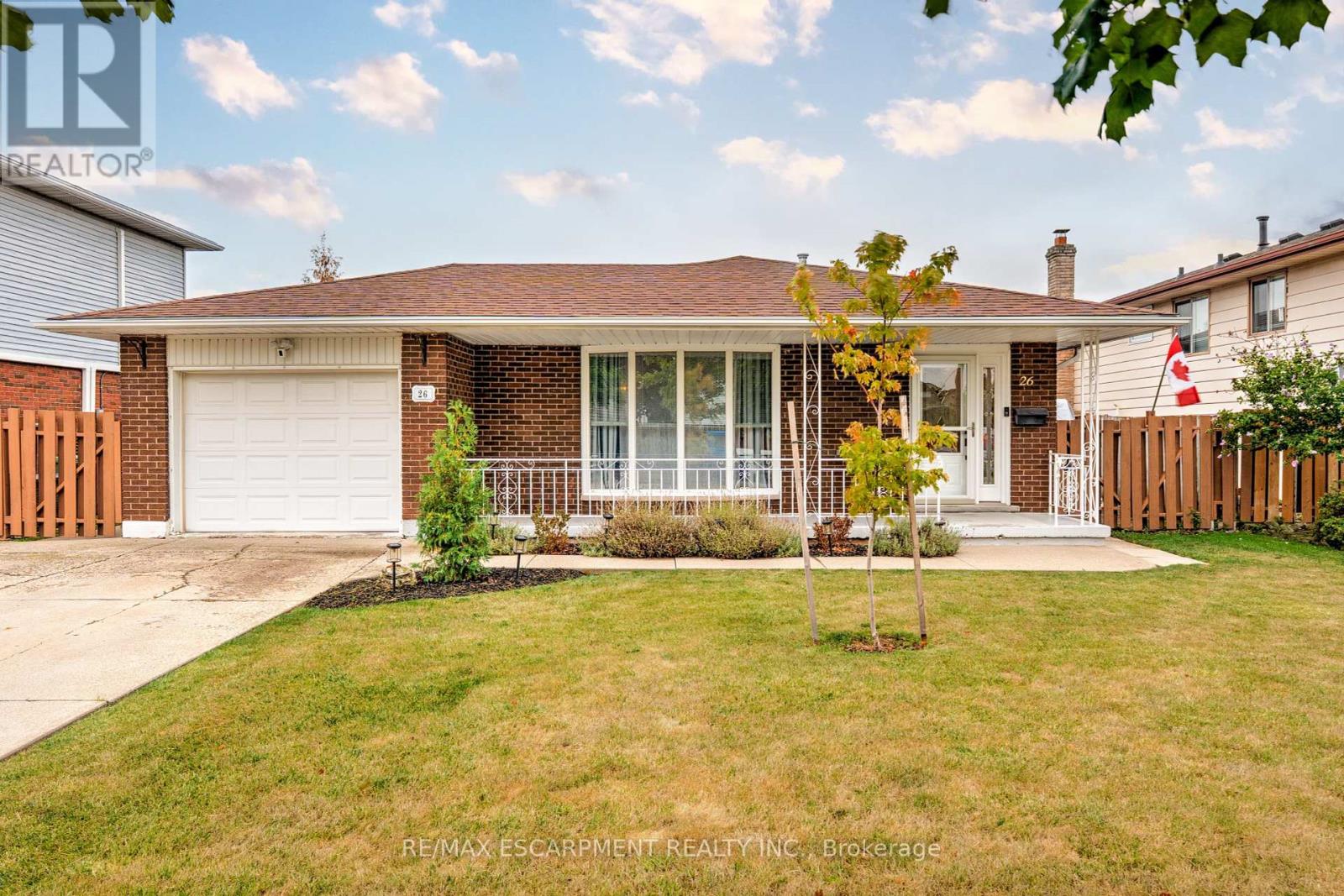 26 Madoc St, Hamilton, ON L8E 3S7