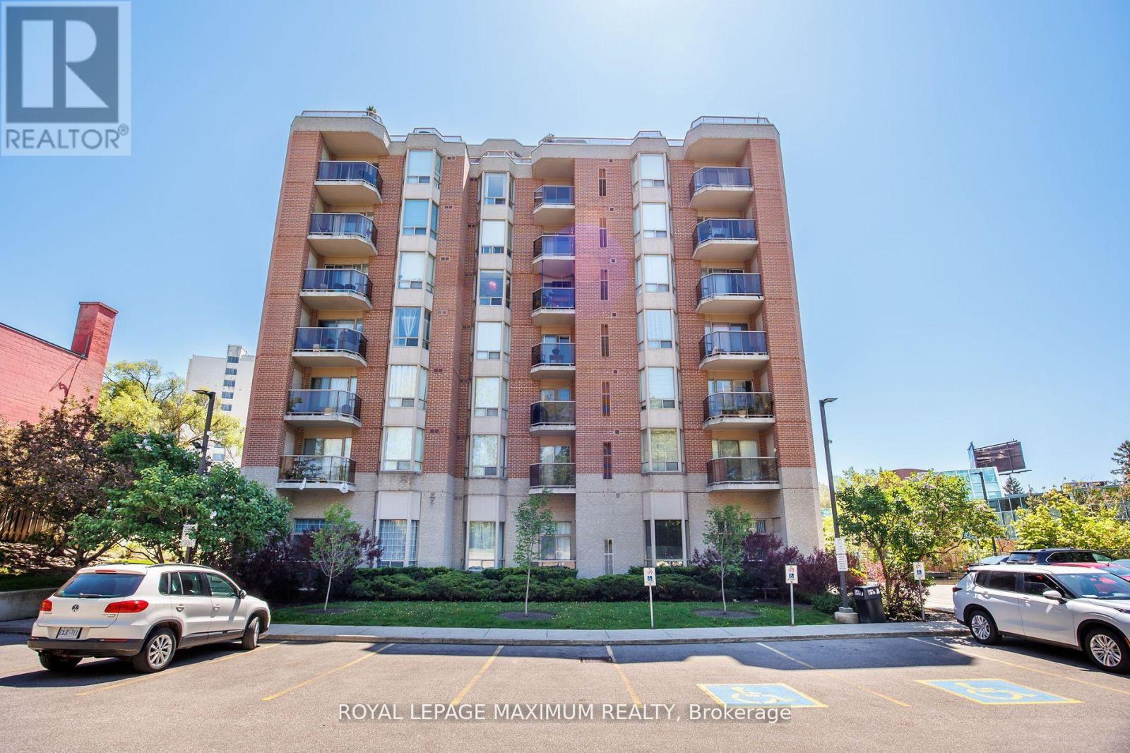 807 2088 Lawrence Ave W, Toronto, ON M9N 3Z9