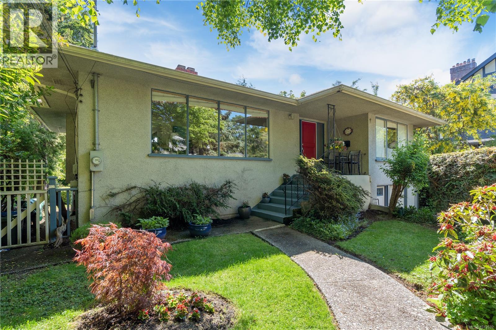 747 Falkland Rd, Oak Bay, BC V8S 4L9
