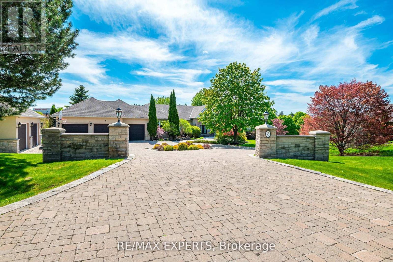 8 Alm Ct, Aurora Aurora Estates, ON L4G 6W7