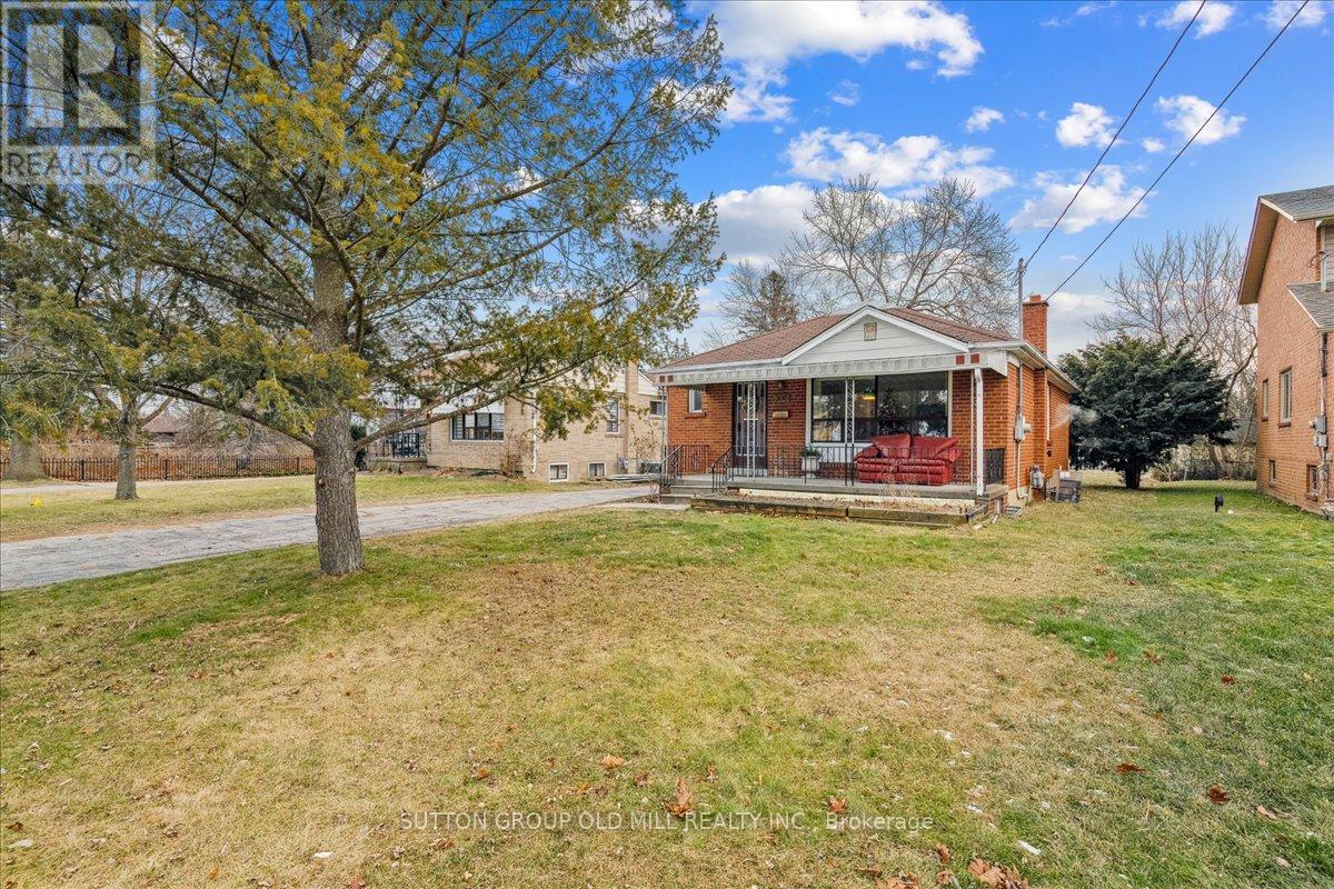 308 Mineola Rd E, Mississauga, ON L5G 2G5