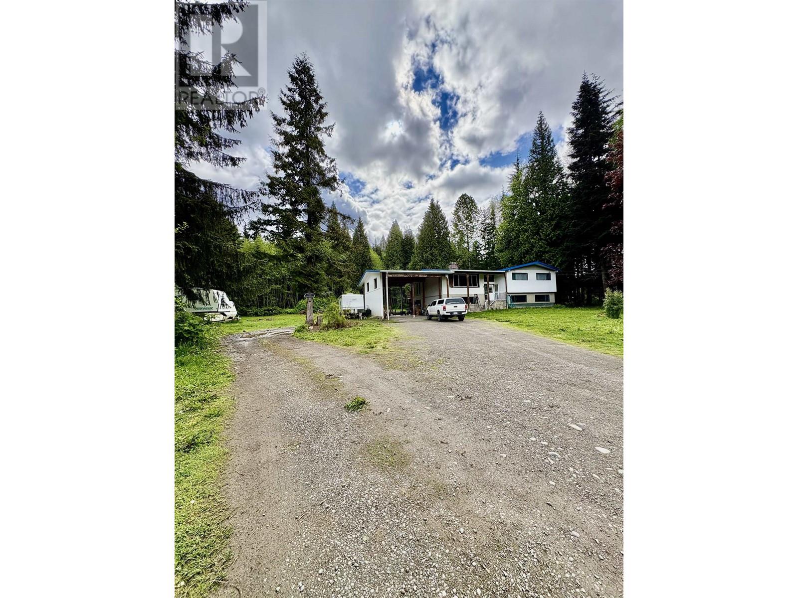 5380 Centennial Dr, Terrace, BC V8G 0B9
