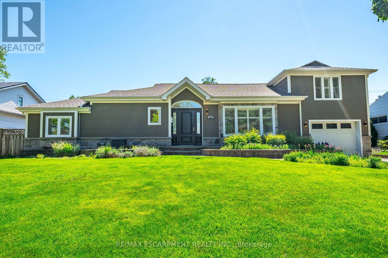 388 Wilson Ave, Burlington, ON L7L 2M9