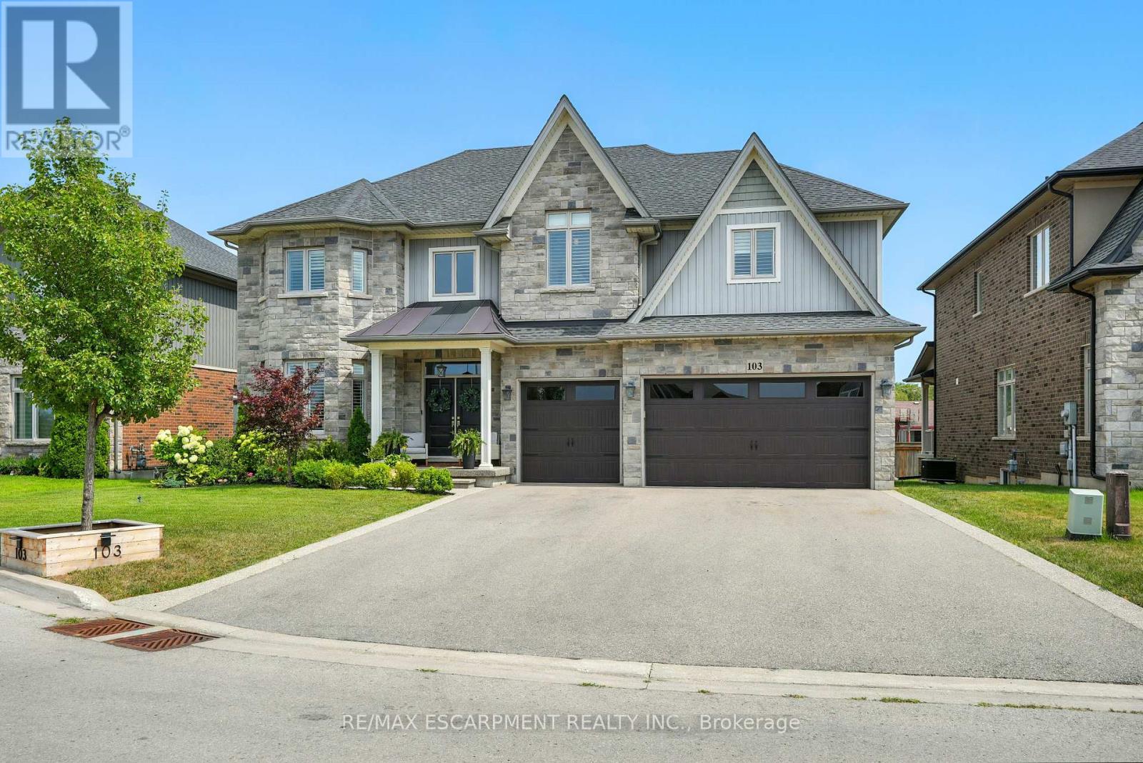 103 Lampman Dr, Grimsby, ON L3M 0E7