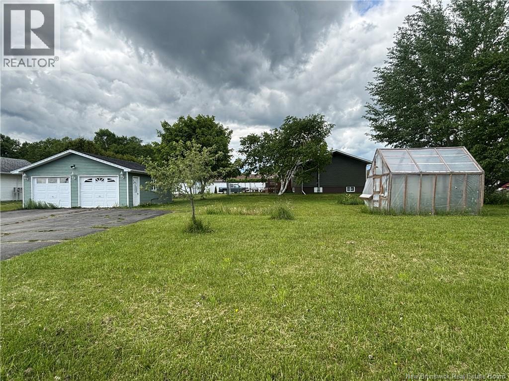 678 Principale, Petit-rocher, NB E8J 1V1