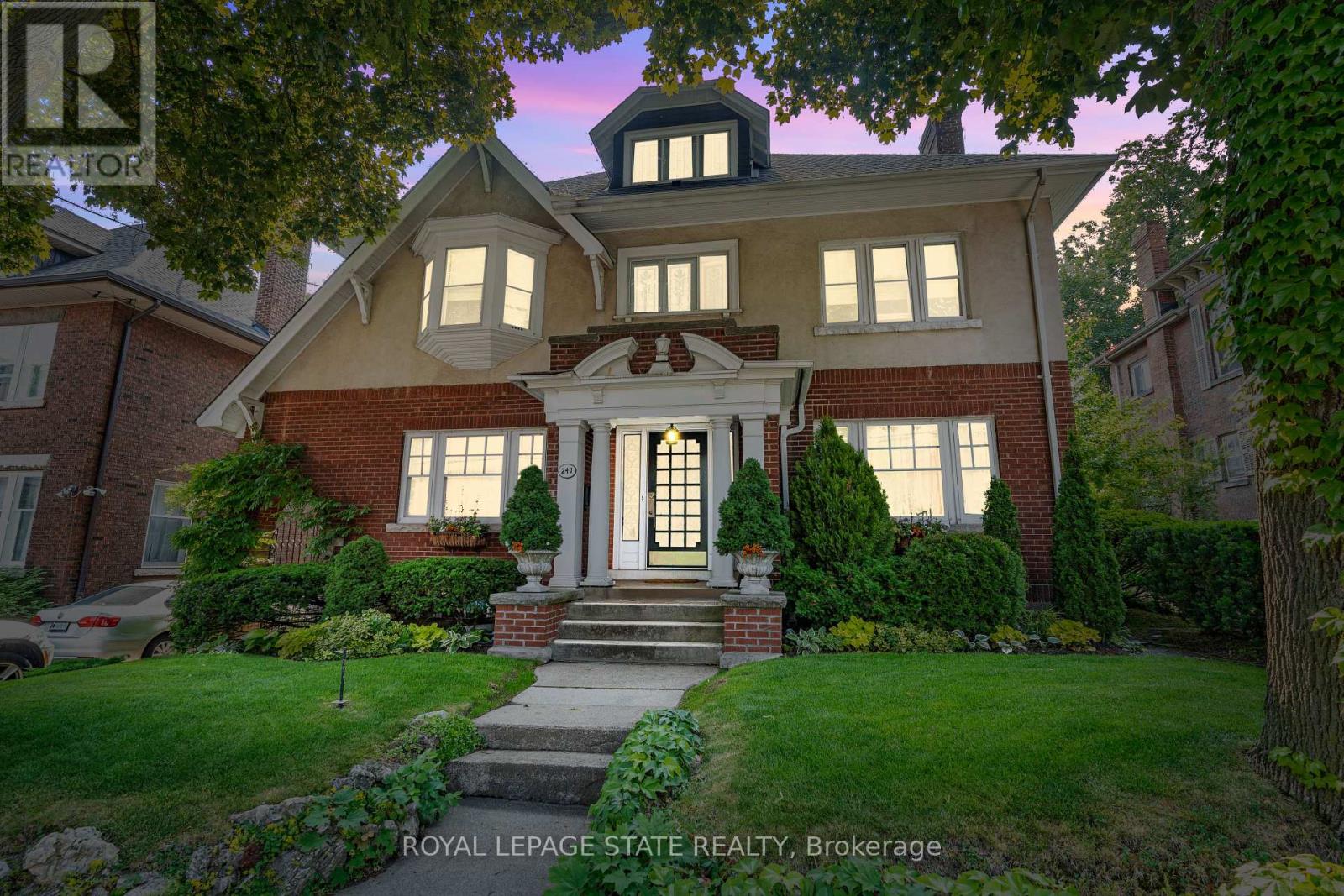 247 Macnab St S, Hamilton, ON L8P 3E2