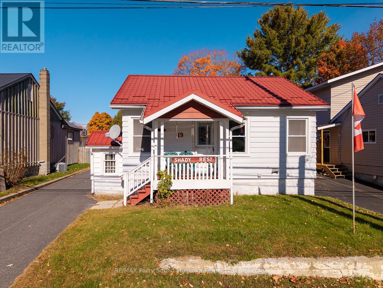 19 Isabella St, Parry Sound, ON P2A 1M1