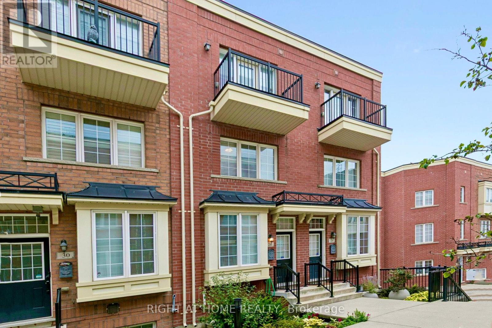 28 Raffeix Ln, Toronto, ON M5A 3P1