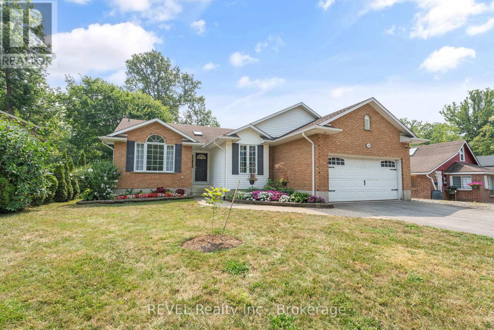 566 Albany St, Fort Erie, ON L2A 6C6