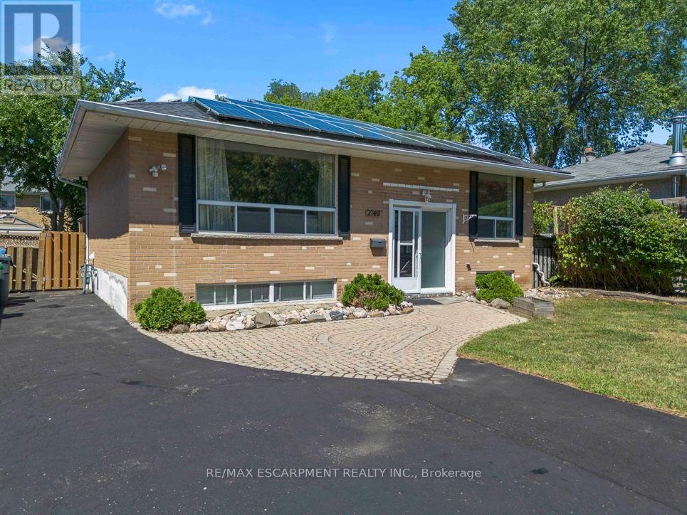 2749 Truscott Dr, Mississauga, ON L5J 2B8