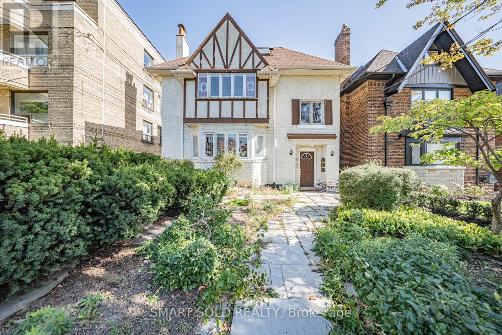 889 Avenue Rd, Toronto, ON M5P 2K7