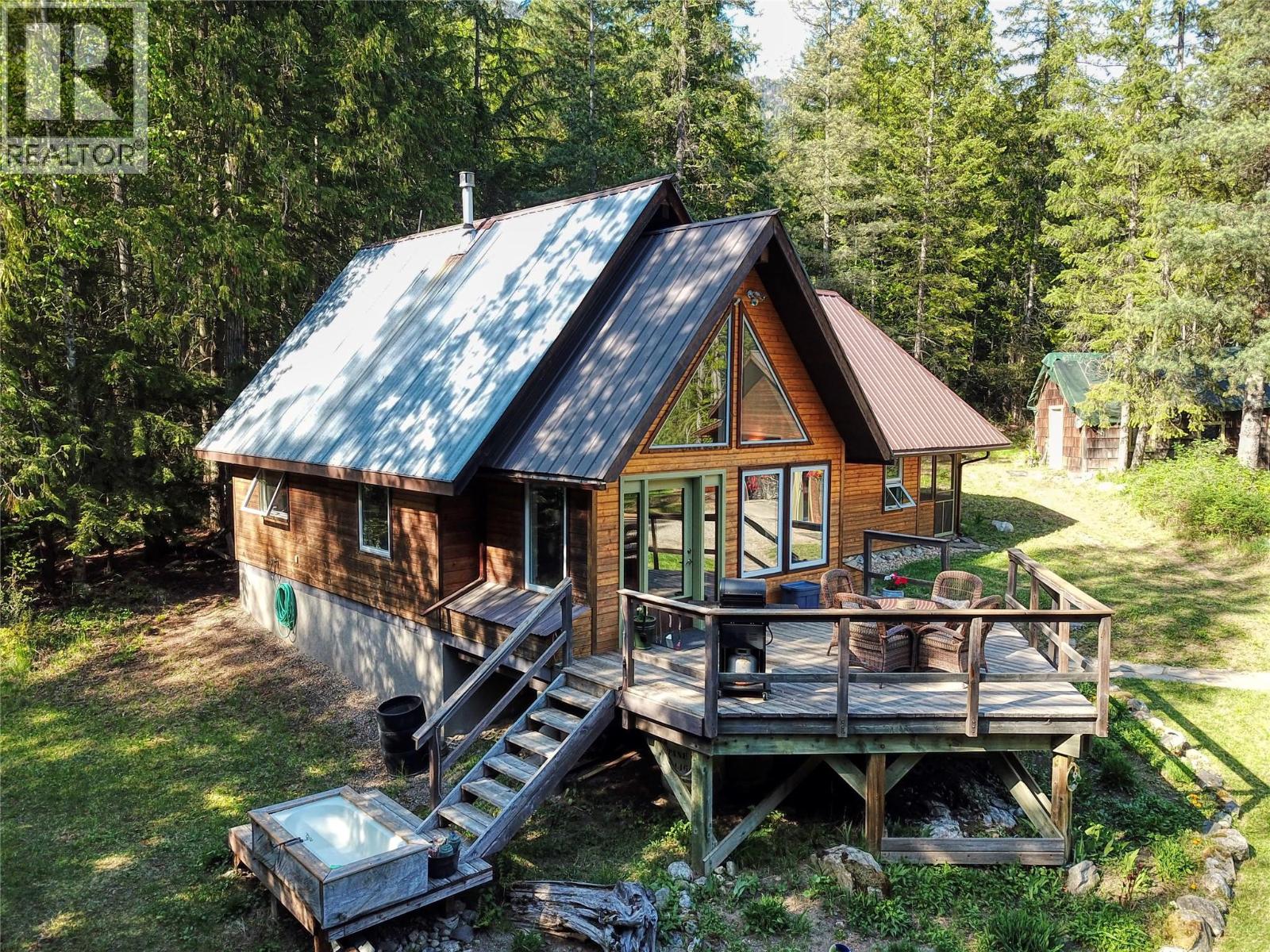 16317 Cedar Rd, Crawford Bay, BC V0B 1E0