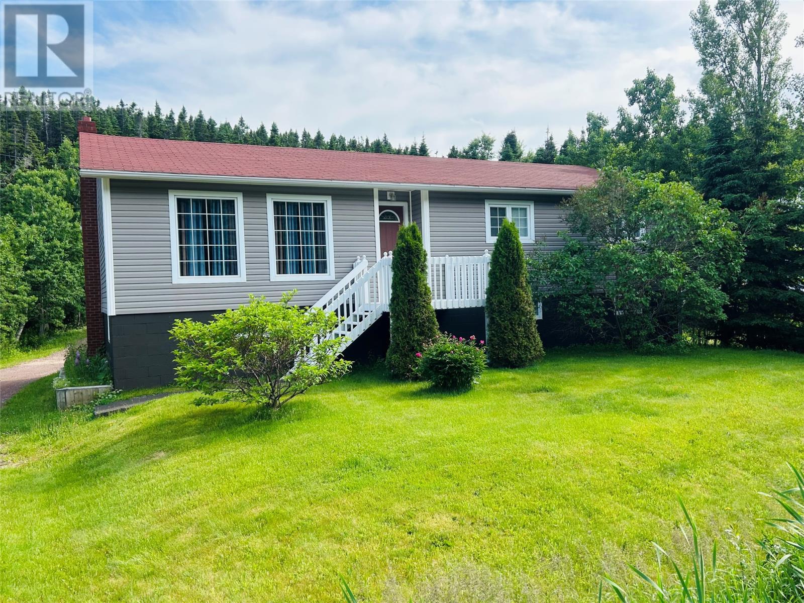 132 Main Rd, Leading Tickles, NL A0H 1T0