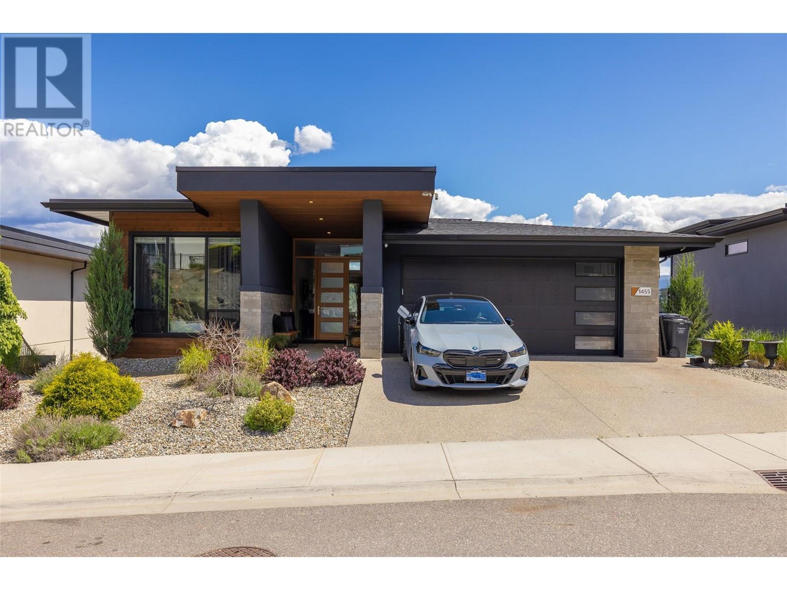 1455 Benzer Ct, Kelowna, BC V1V 2Y1