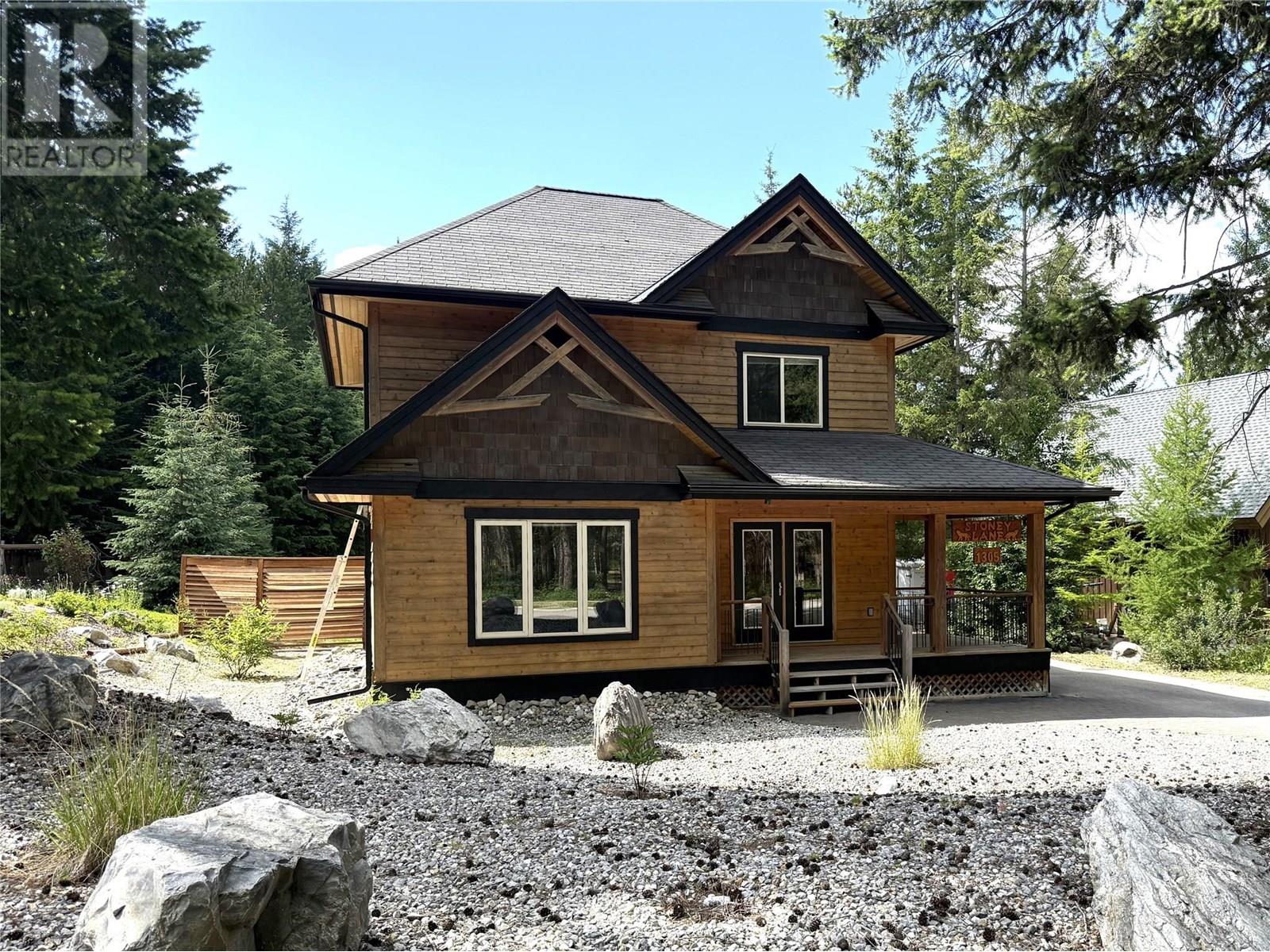 1305 Stoney Ln, Golden, BC V0A 1H3