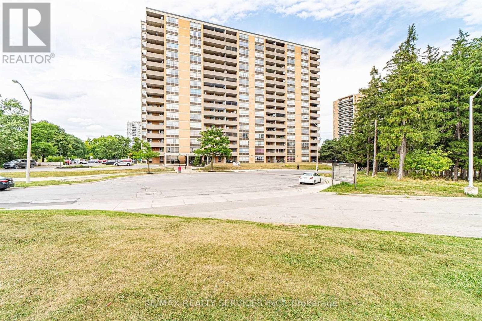 806 40 Panorama Ct, Toronto, ON M9V 4M1