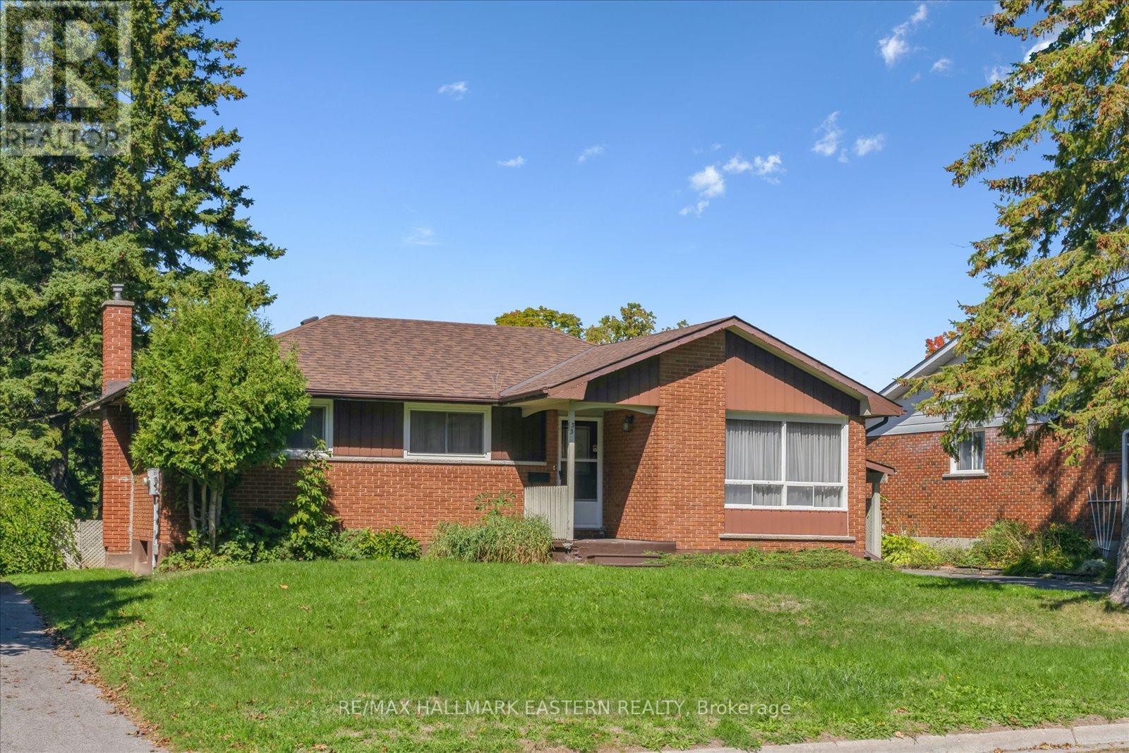 33 Springbrook Dr Ward 2 Dr, Peterborough, ON K9J 1L3
