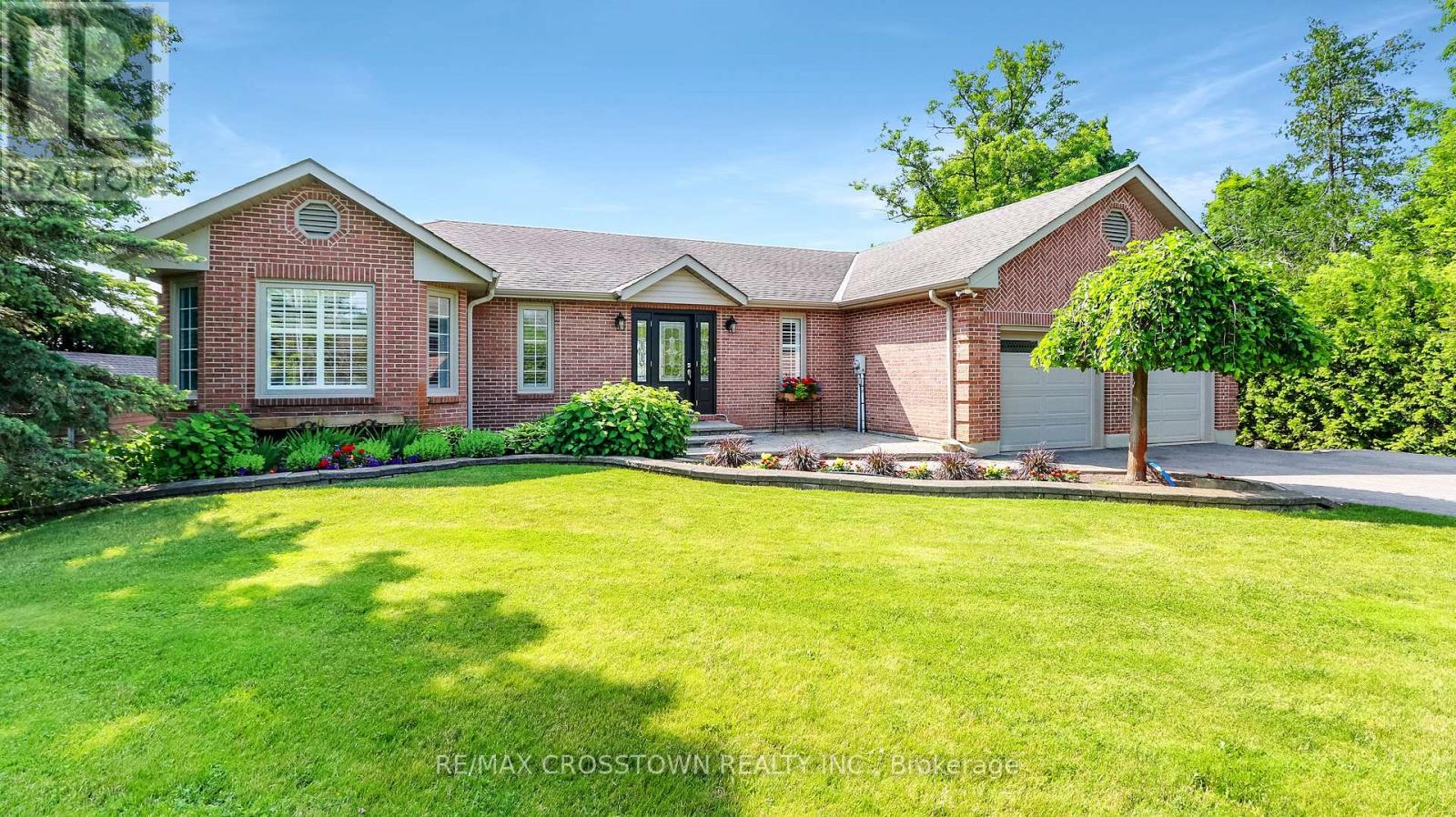 3 Stanley Ave, Oro-Medonte, ON L3V 0K2