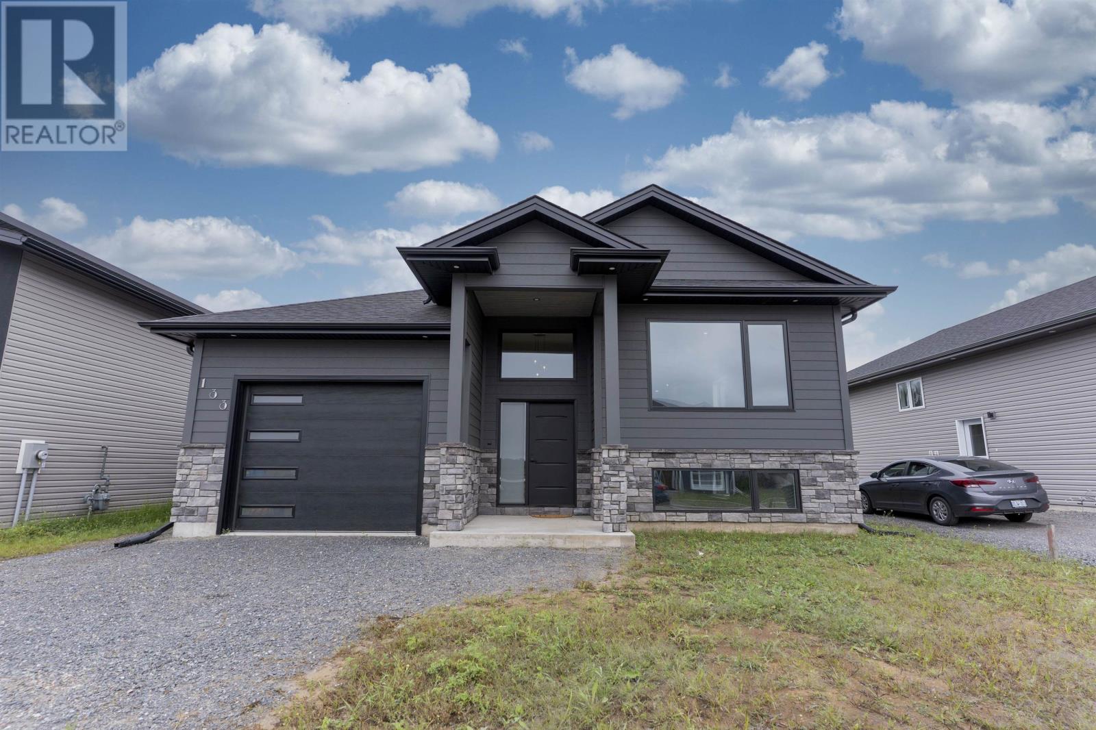 133 Bruin Cres, Thunder Bay, ON P7C 0C4