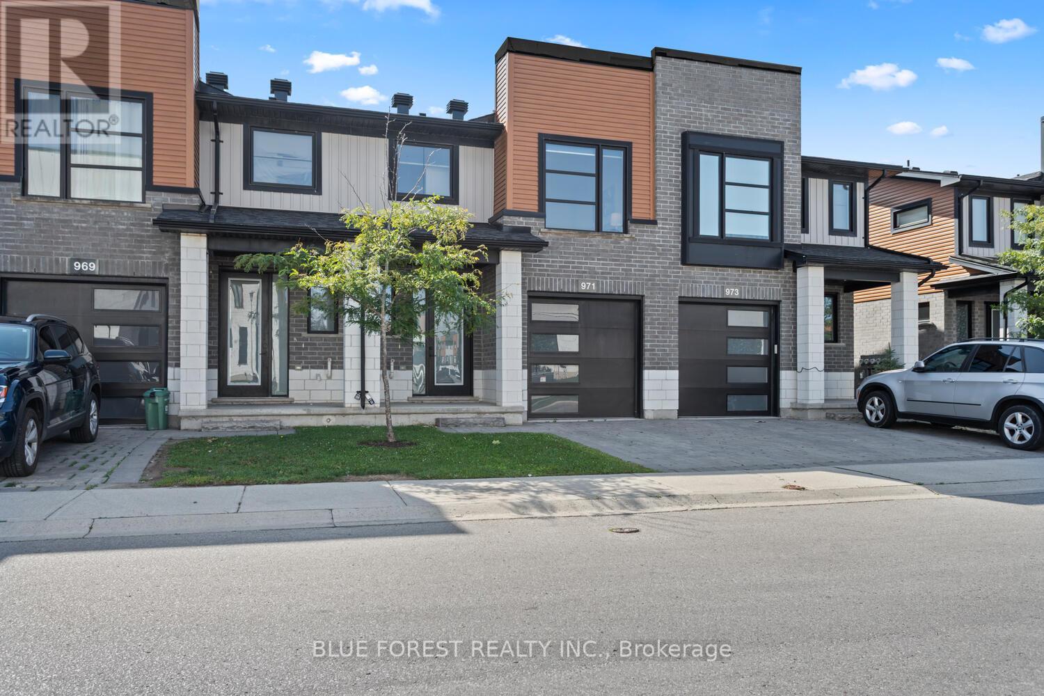 971 971 West Village Sq, London, ON N6H 0J7