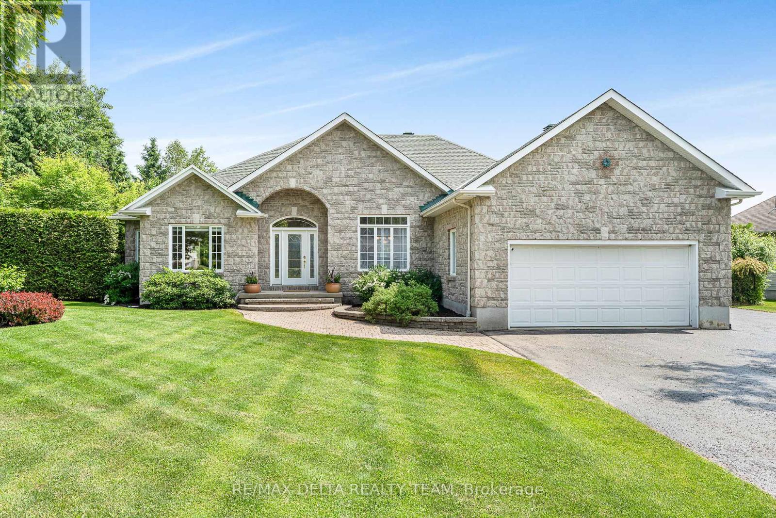 1147 Fieldown St, Ottawa, ON K4C 1R7
