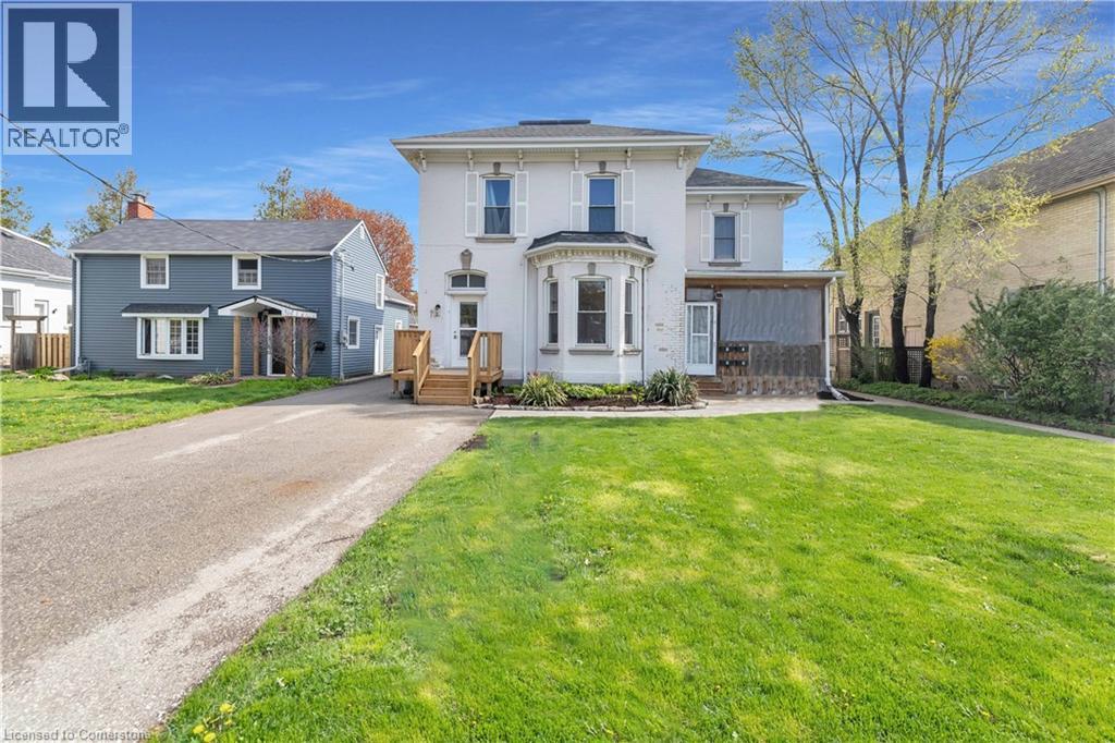 7 Bond St, Cambridge, ON N1R 4B2