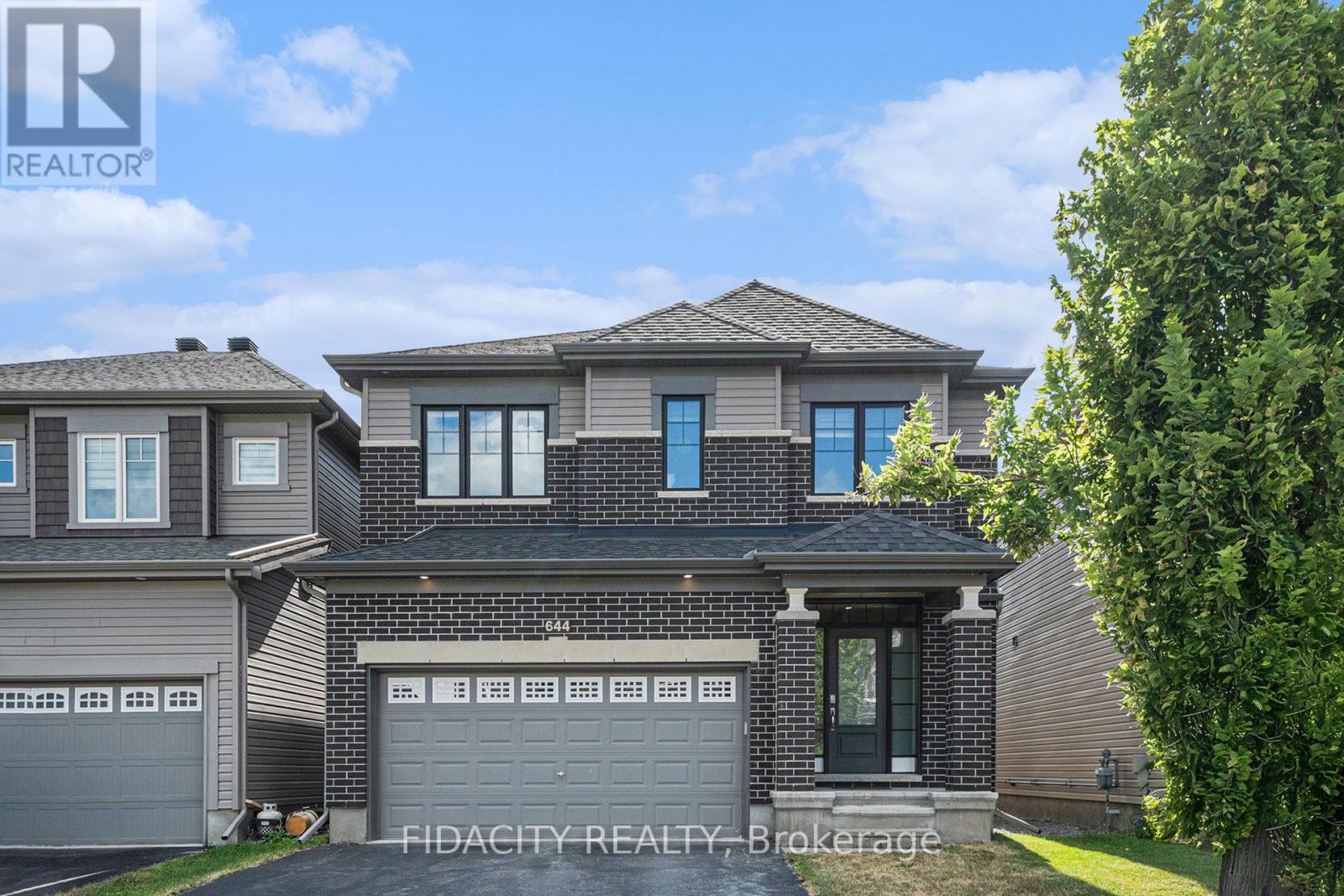 644 Eagle Crest Hts, Ottawa, ON K2S 2E6