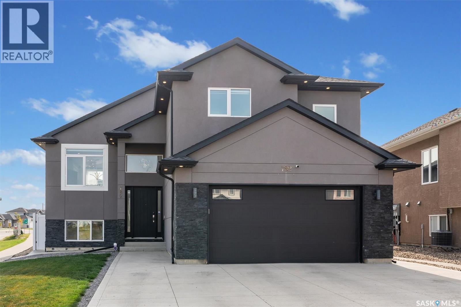 782 Labine Ct, Saskatoon, SK S7L 6G7
