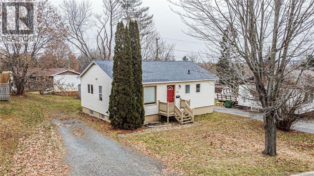 122 Preston Dr, Fredericton, NB E3A 2L6