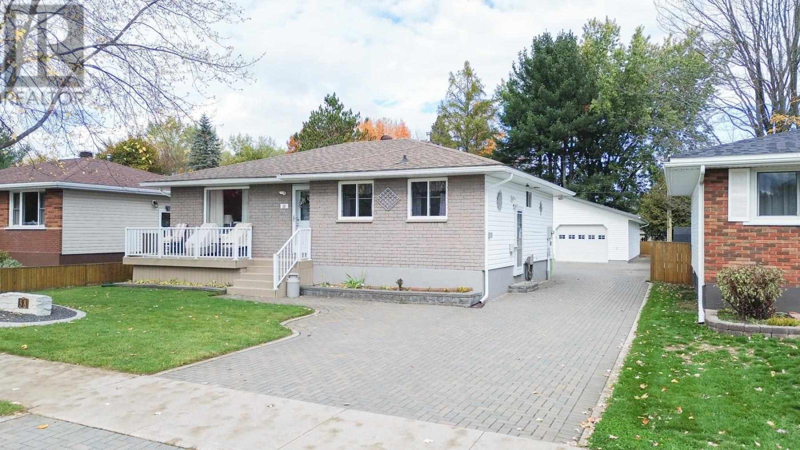 38 S Market St, Sault Ste. Marie, ON P6A 5G4