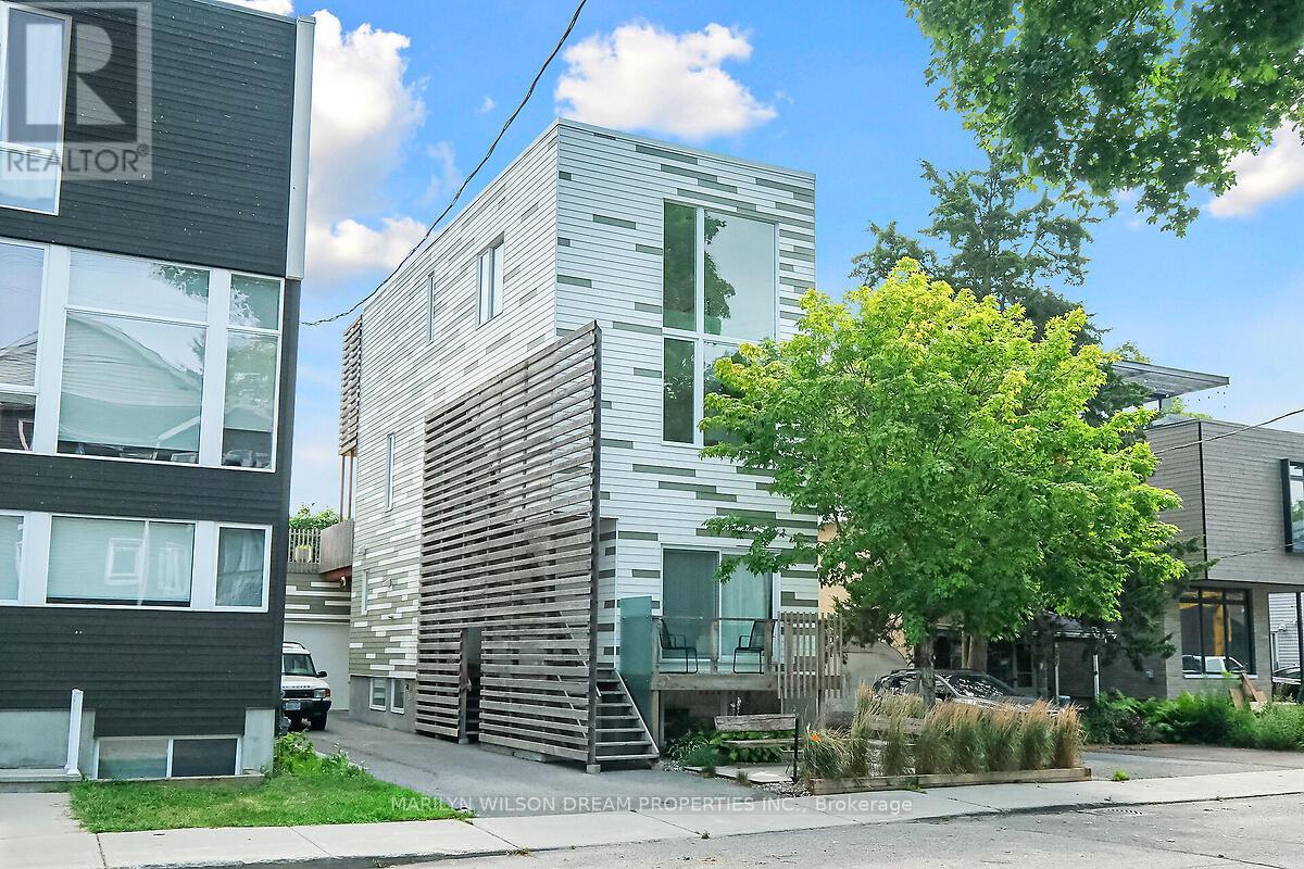 67 Pinhey St, Ottawa, ON K1Y 1T5