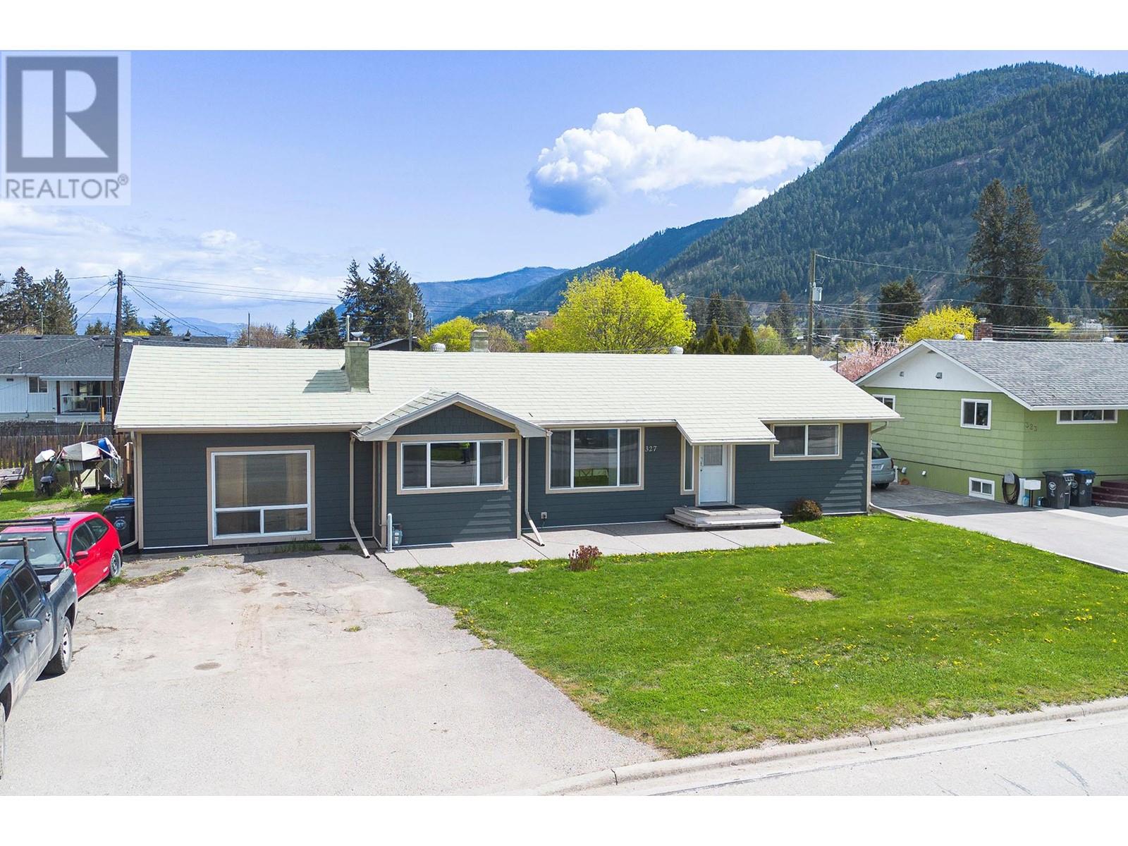 327 Pine St, Chase, BC V0E 1M0