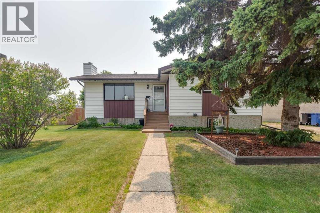 20 Larne Pl, Penhold, AB T0M 1R0