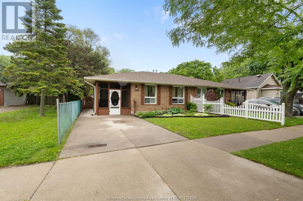 1752 Norman Rd, Windsor, ON N8Y 4N8
