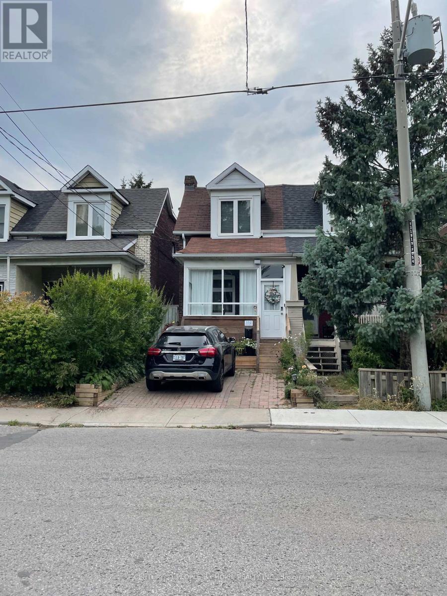 552 Main St, Toronto, ON M4C 4Y4