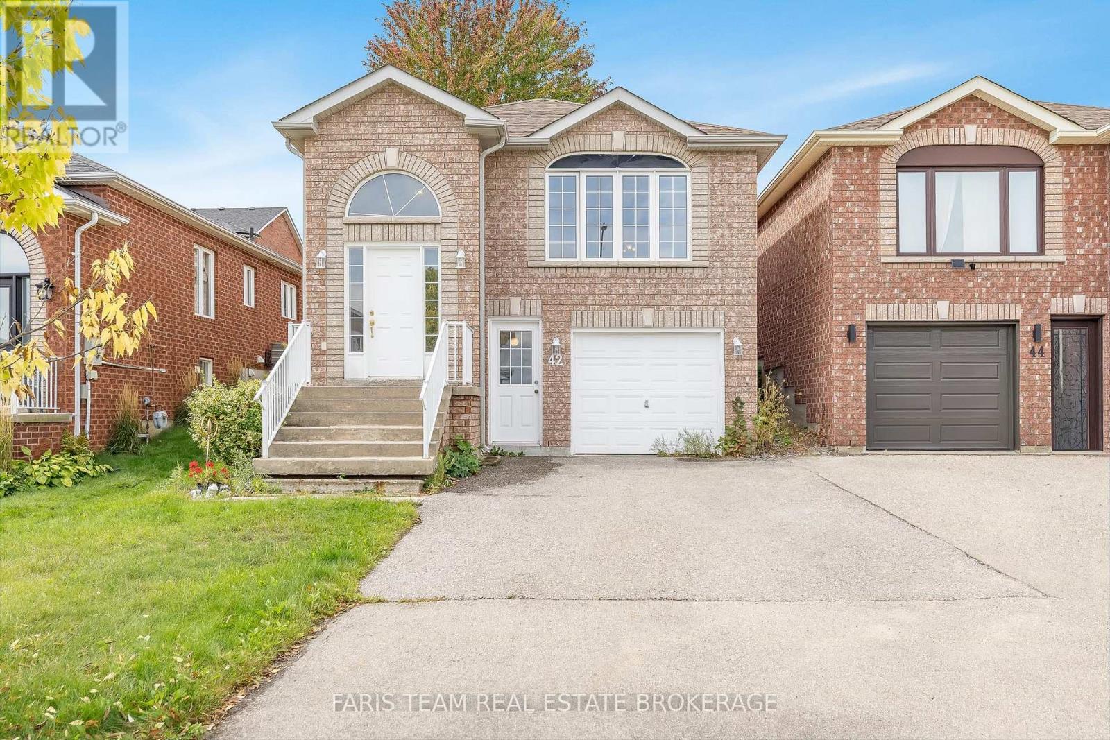 42 Smith St, Bradford West Gwillimbury, ON L3Z 3C9